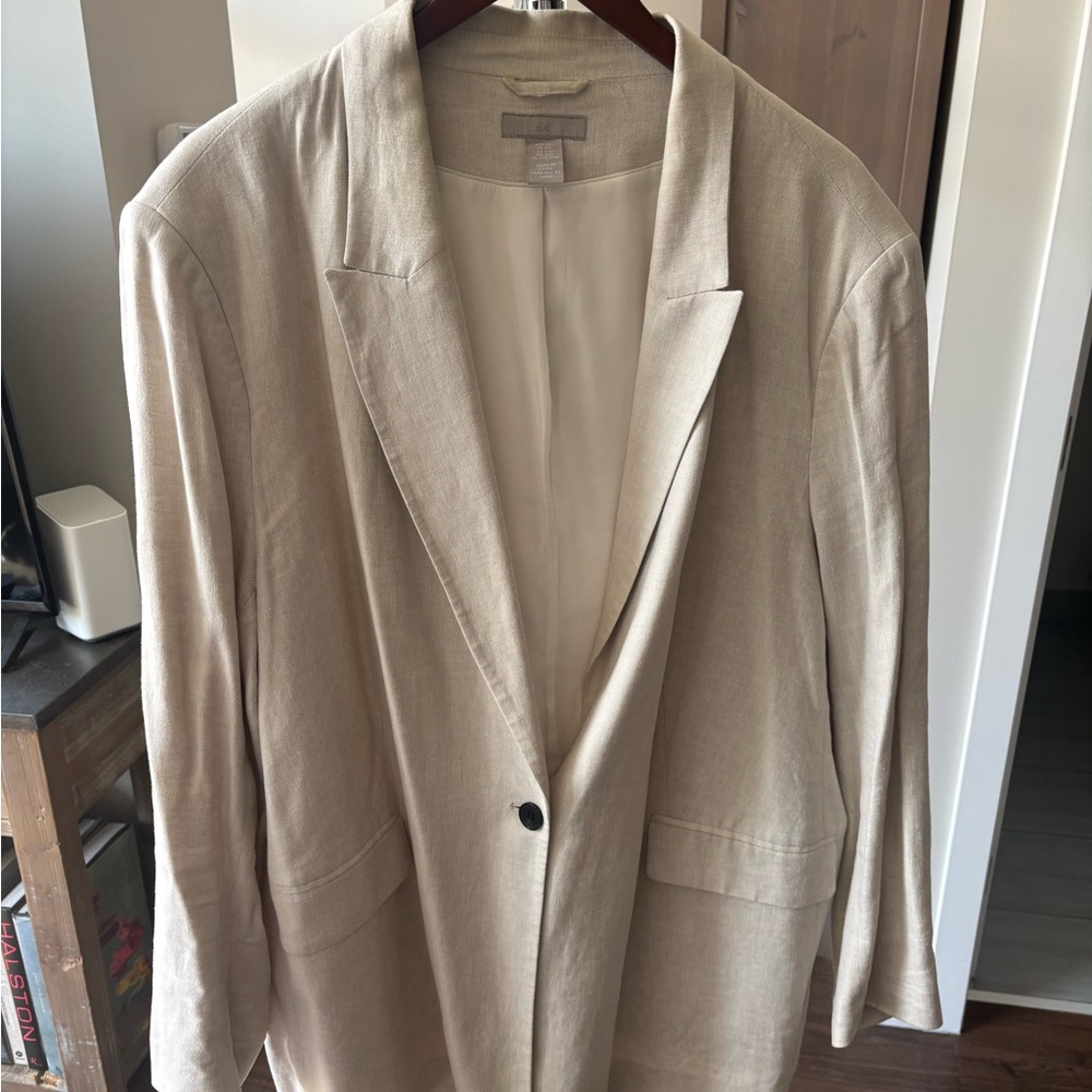H&M single breasted blazer.